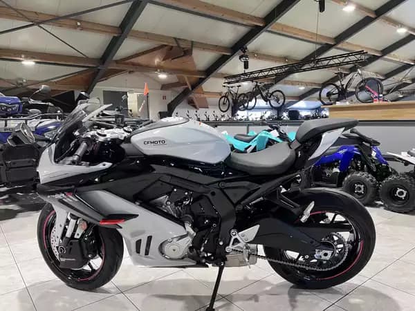CF Moto 675 SR-R