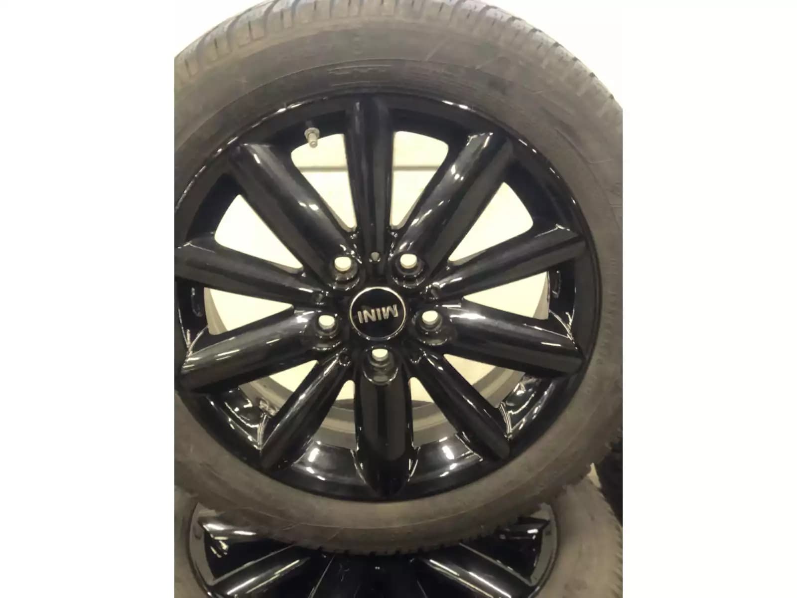 Jantes alu + Pneus hiver 16 175/60 R16 86H - Photo 1