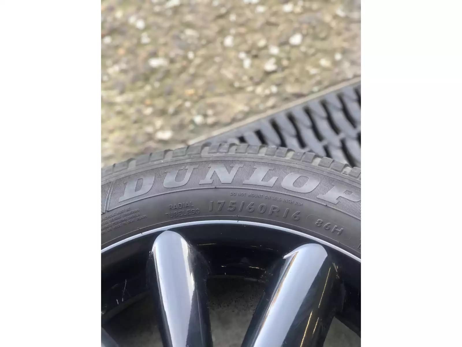 Jantes alu + Pneus hiver 16 175/60 R16 86H - Photo 1
