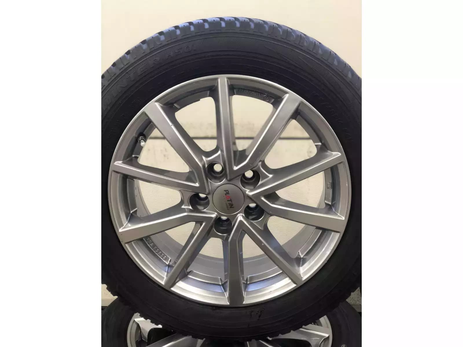 Jantes alu + Pneus hiver 16 185/60 R16 86H - Photo 1