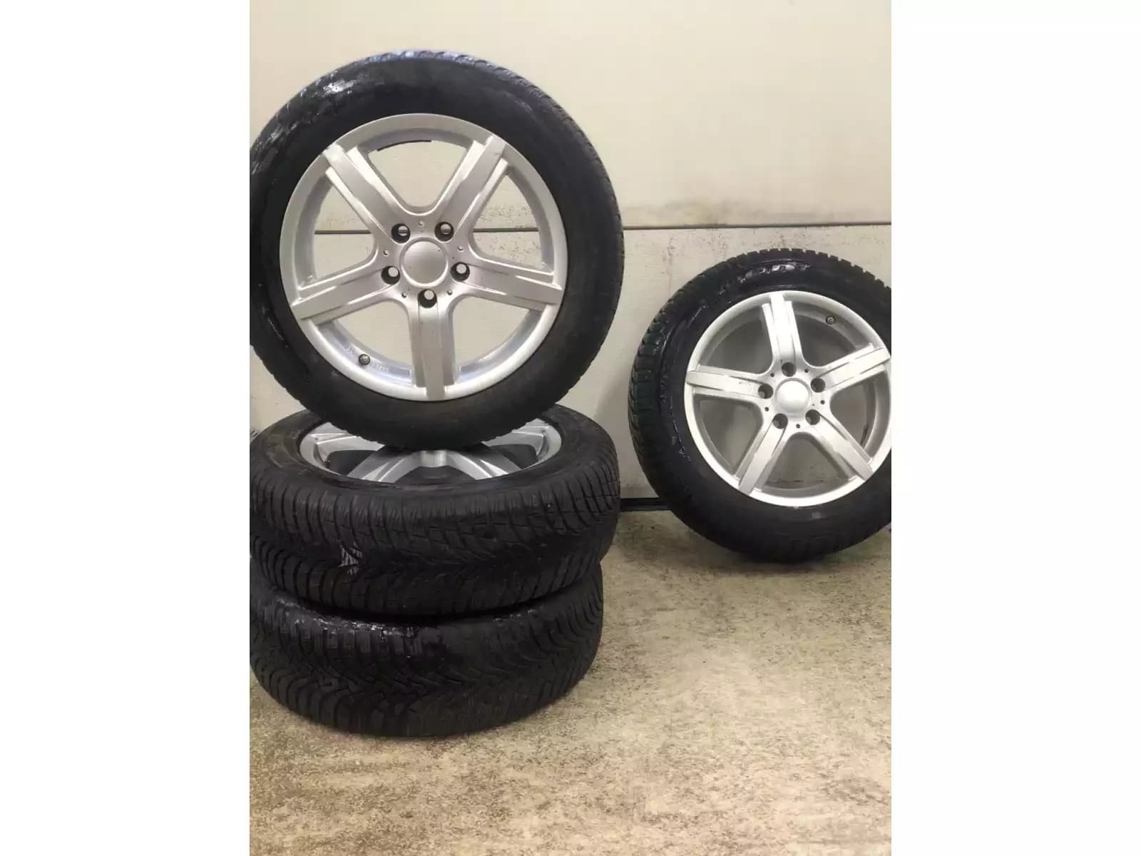 Jantes alu + Pneus hiver 16 205/55 R16 91H - Photo 1