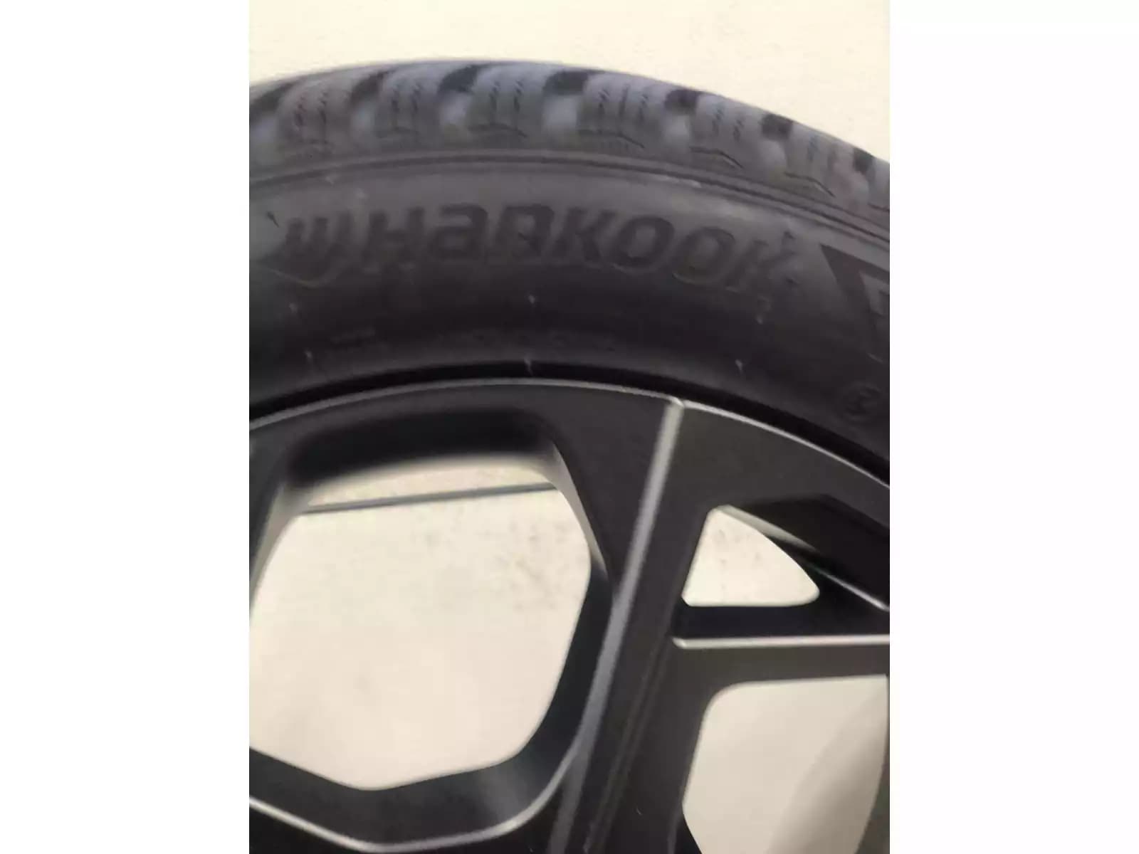 Jantes alu + Pneus hiver 16 195/55 R16 87H - Photo 1