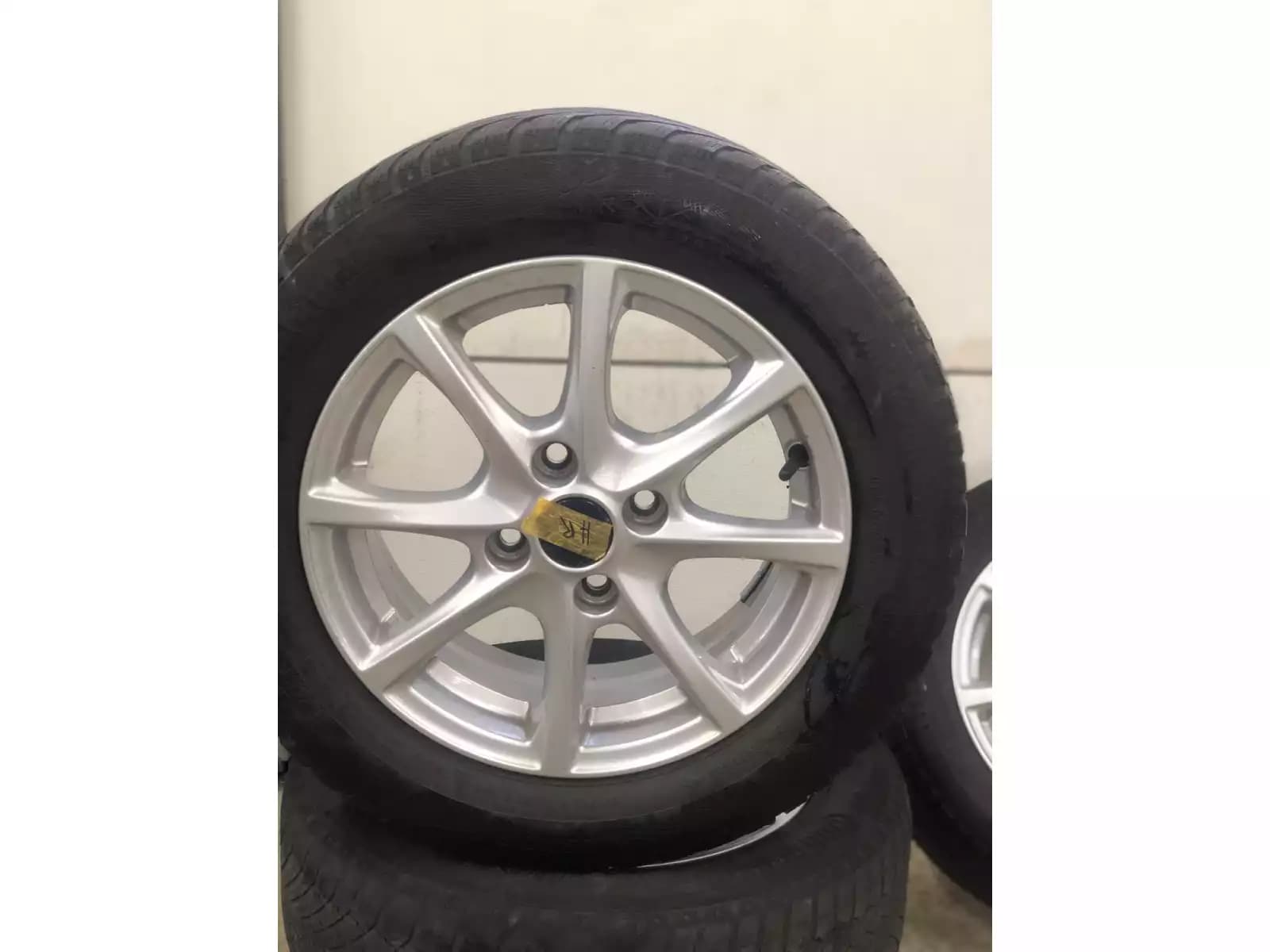 Jantes alu + Pneus hiver 15 195/60 R15 88T - Photo 1