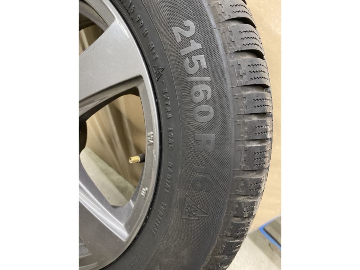 Jantes alu + Pneus hiver 16 215/60 R16 99H - Photo 1