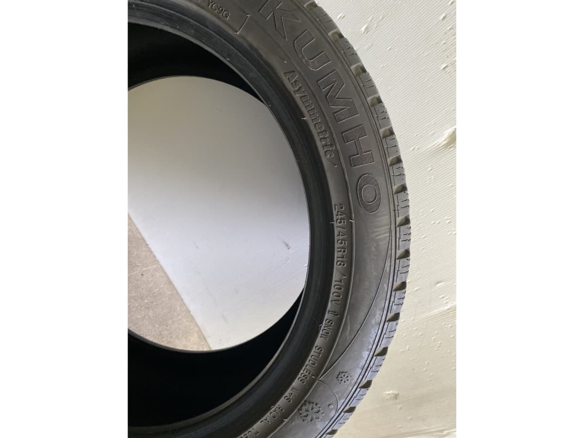 Pneus hiver 18 245/45 R18 100V - Photo 1