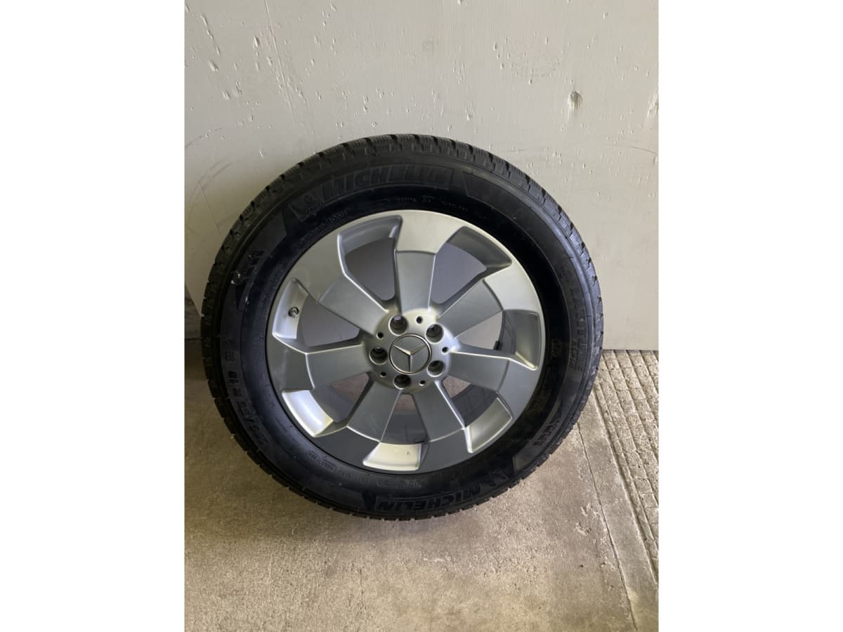 Jantes alu + Pneus hiver 18 255/55 R18 105H - Photo 1