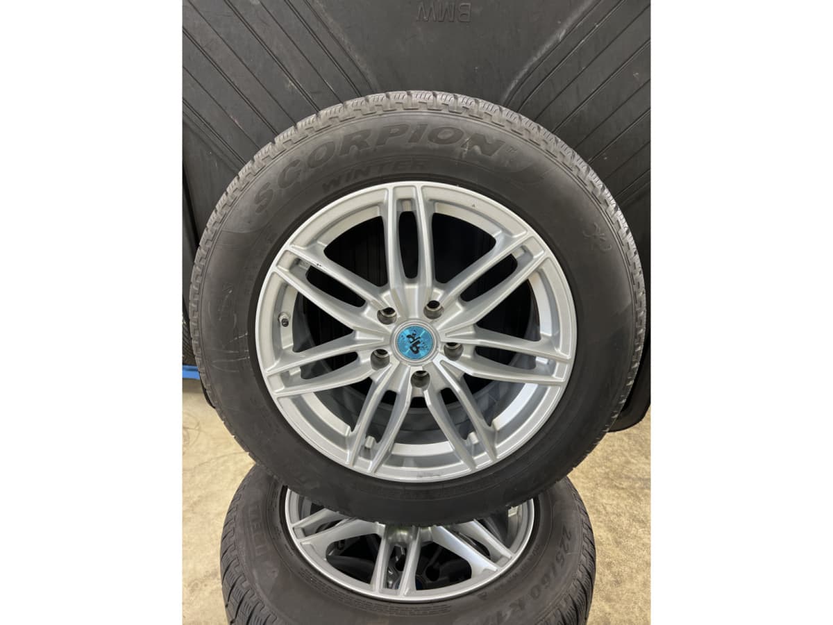 Jantes alu + Pneus hiver 17 225/60 R17 103V - Photo 1
