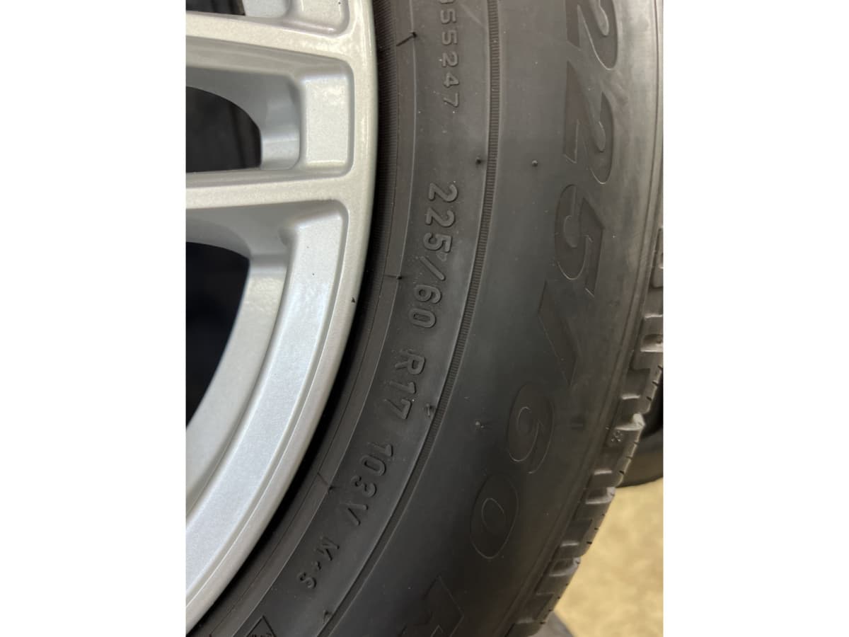 Jantes alu + Pneus hiver 17 225/60 R17 103V - Photo 1