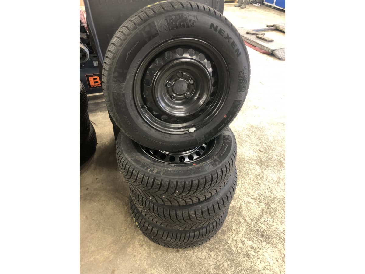 Jantes acier + Pneus hiver 16 215/65 R16 98T - Photo 1