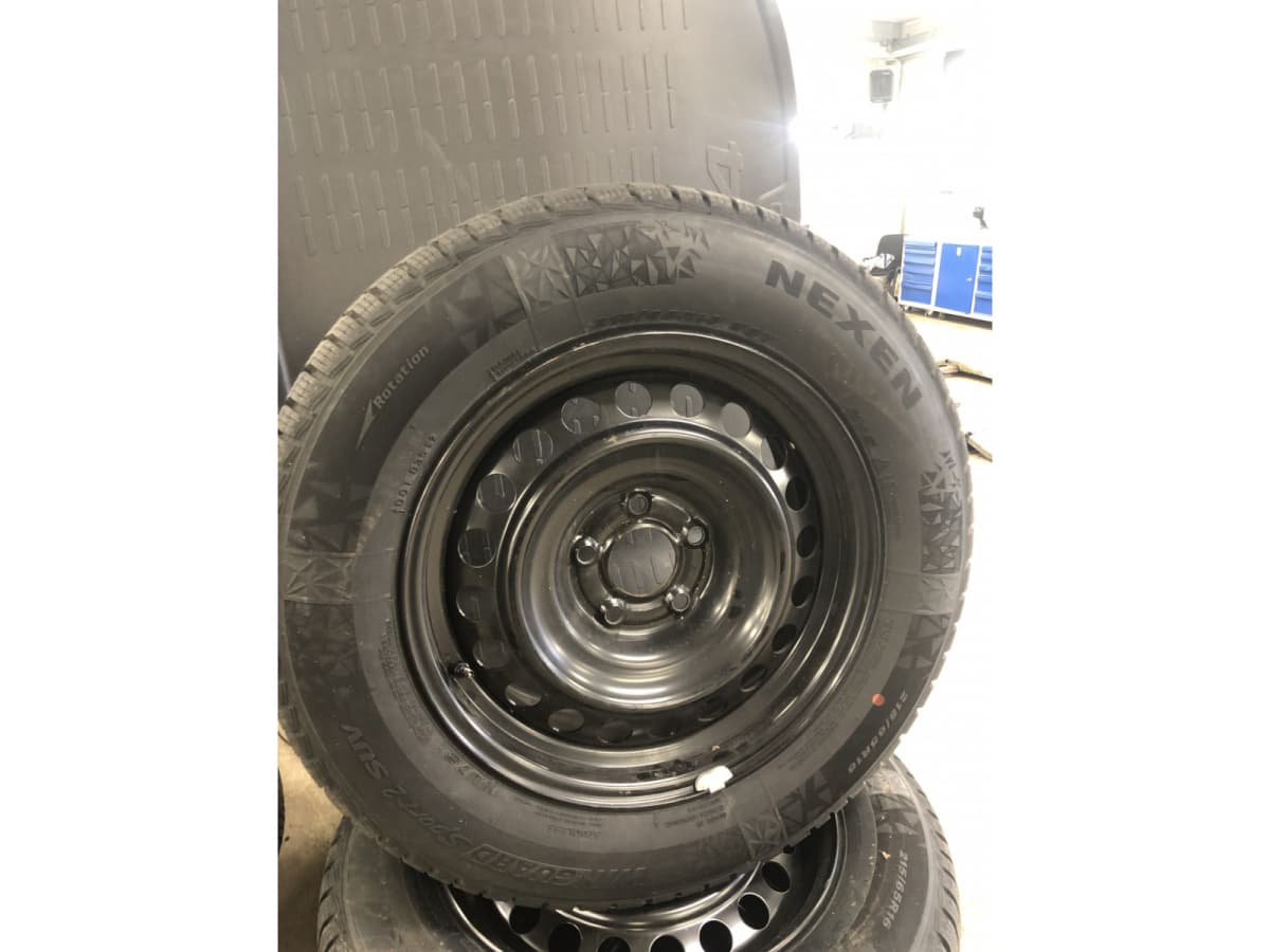 Jantes acier + Pneus hiver 16 215/65 R16 98T - Photo 1
