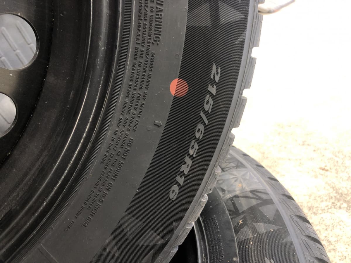 Jantes acier + Pneus hiver 16 215/65 R16 98T - Photo 1