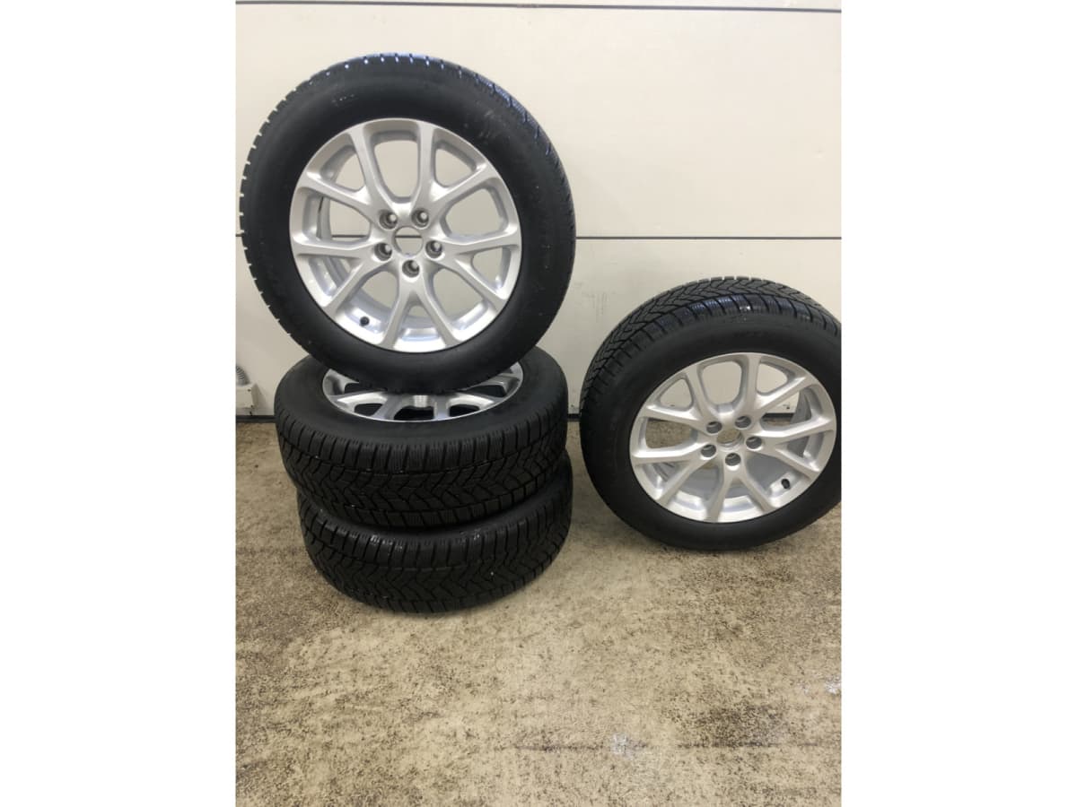 Jantes alu + Pneus hiver 17 225/60 R17 103V - Photo 1