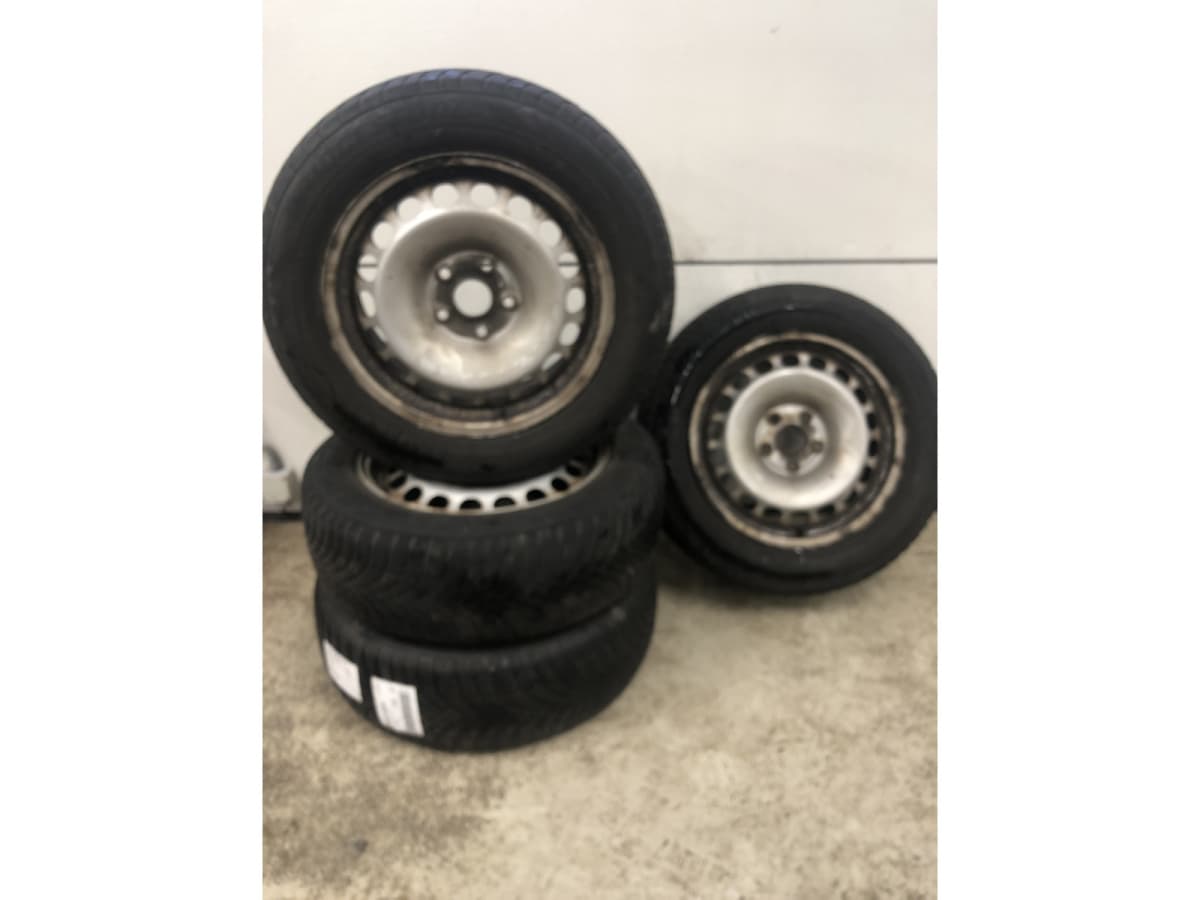 Jantes acier + Pneus hiver 16 205/60 R16 96H - Photo 1