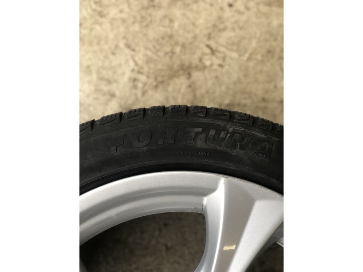 Jantes alu + Pneus hiver 17 225/45 R17 94V - Photo 1