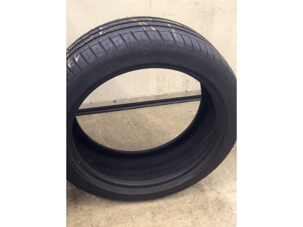 Pneus été 17 205/45 R17 88V - Photo 1