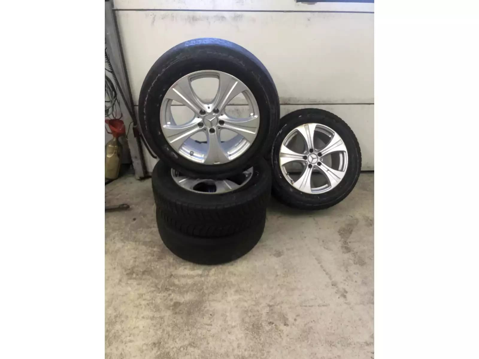 Jantes alu + Pneus hiver 18 235/60 R18 107H - Photo 1