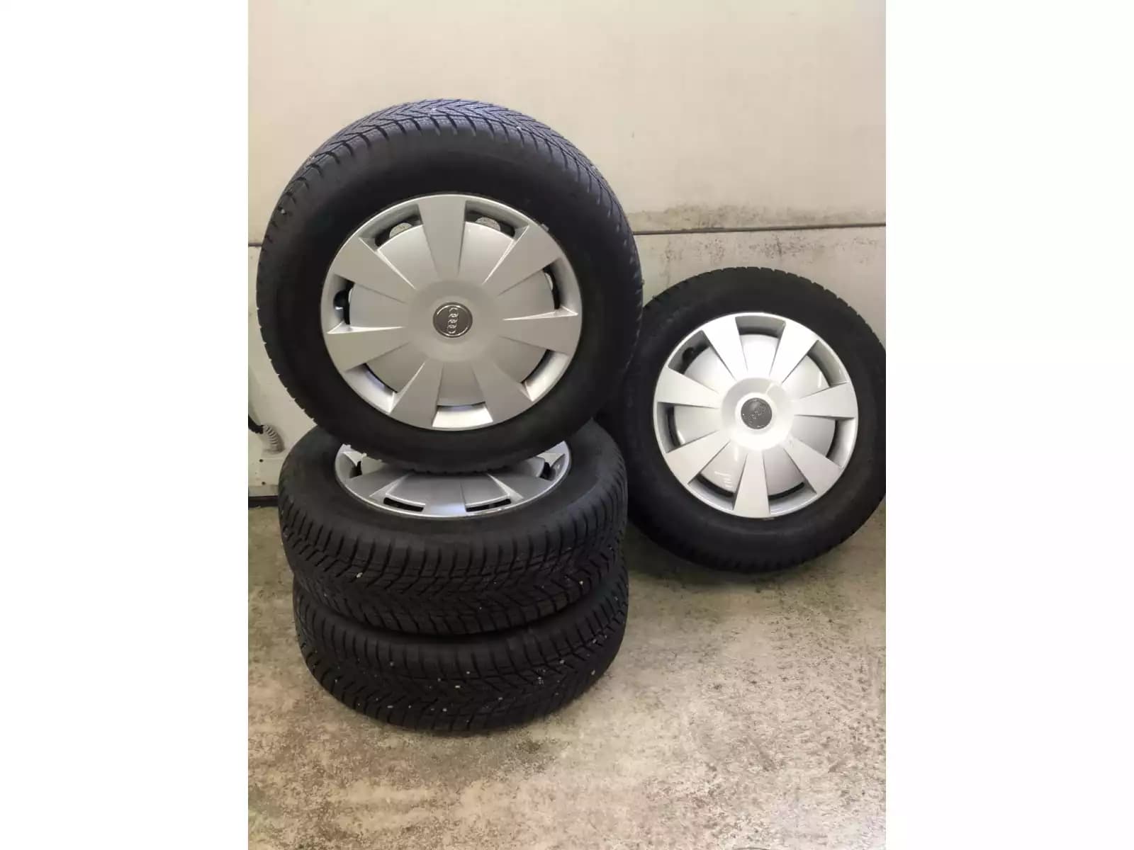 Jantes acier + Pneus hiver 16 205/60 R16 92H - Photo 1