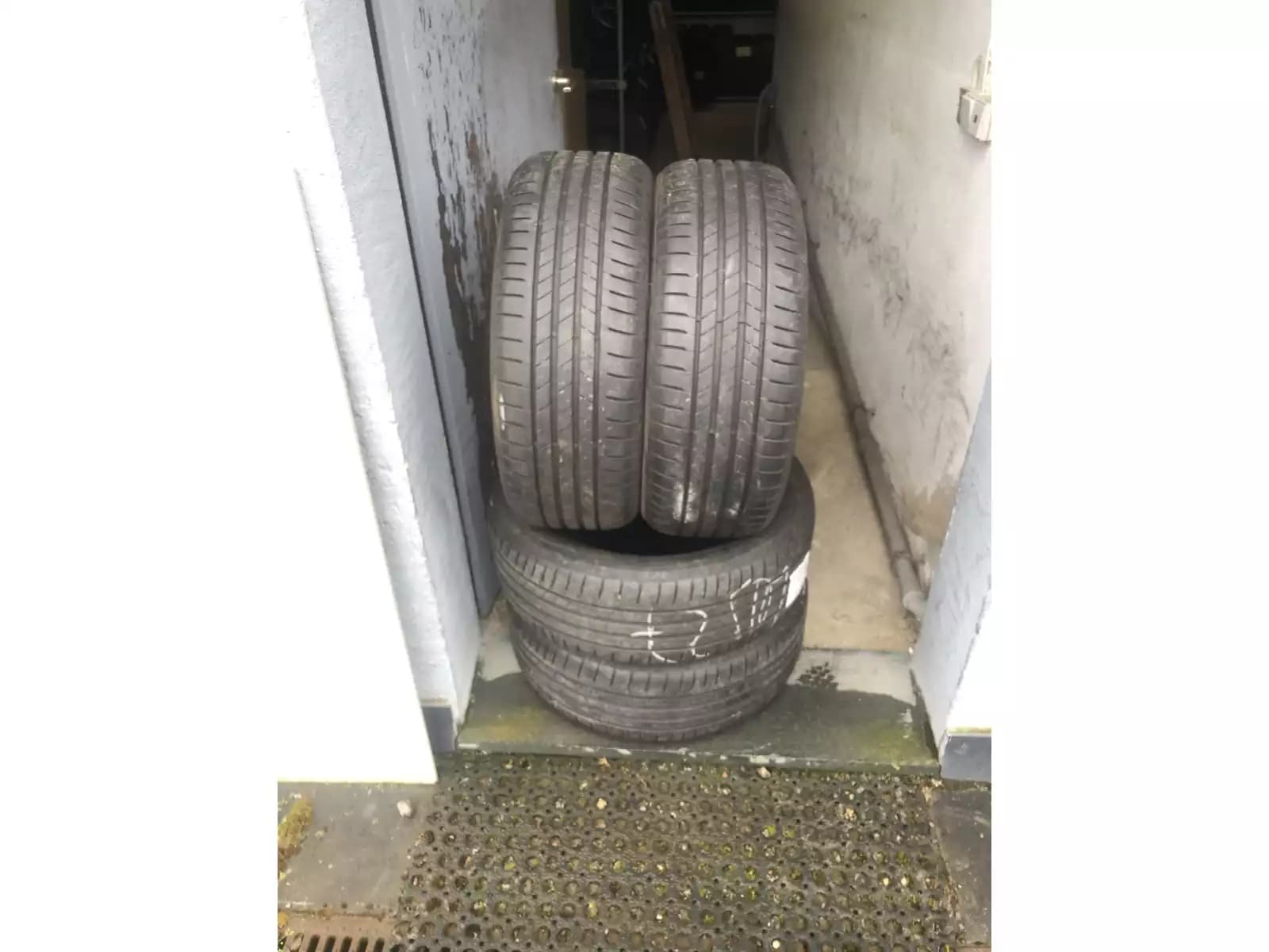 Pneus été 18 225/50 R18 99W - Photo 1