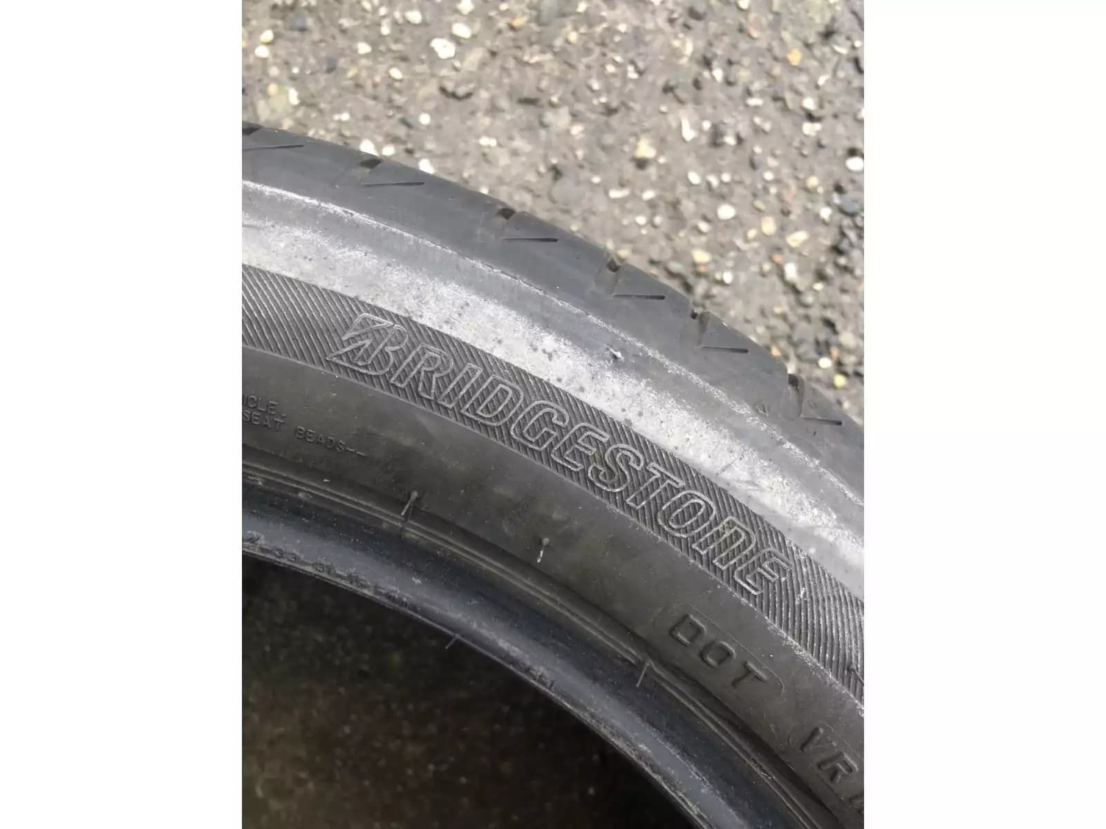 Pneus été 18 225/50 R18 99W - Photo 1
