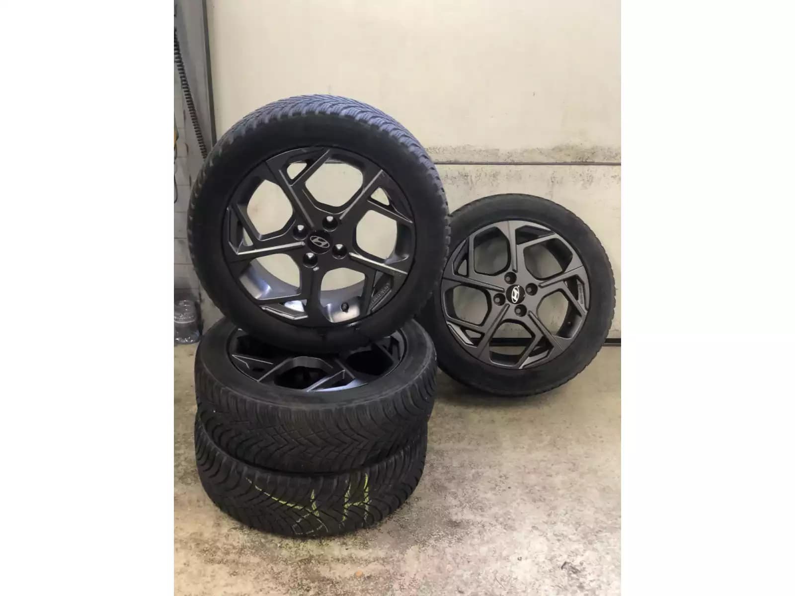 Jantes alu + Pneus hiver 16 195/55 R16 87H - Photo 1