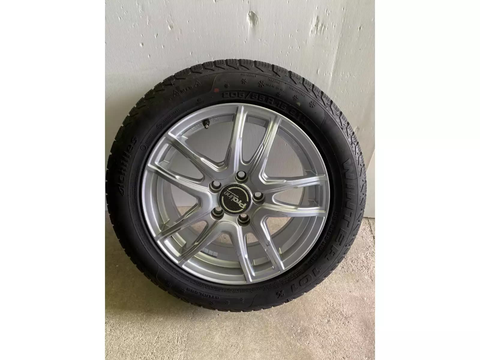 Jantes alu + Pneus hiver 16 205/55 R16 91H - Photo 1
