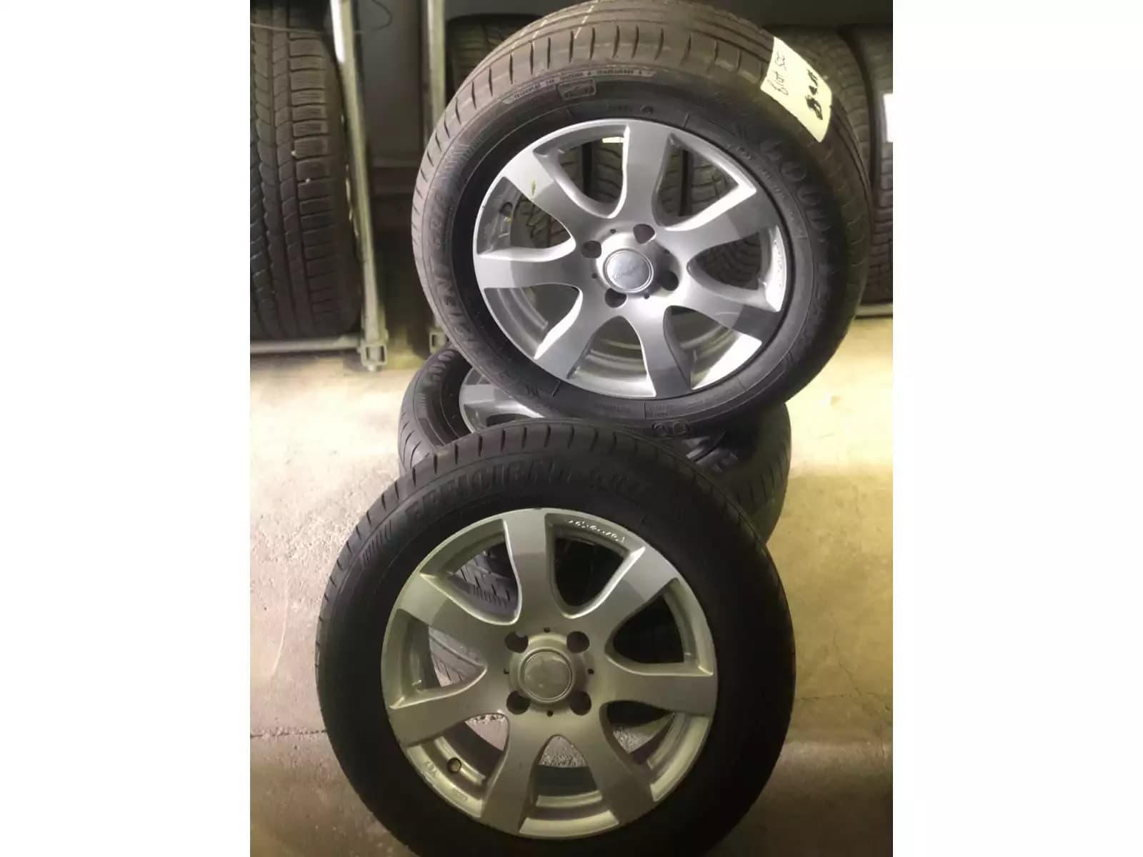 Jantes alu + Pneus hiver 15 195/60 R15 88H - Photo 1