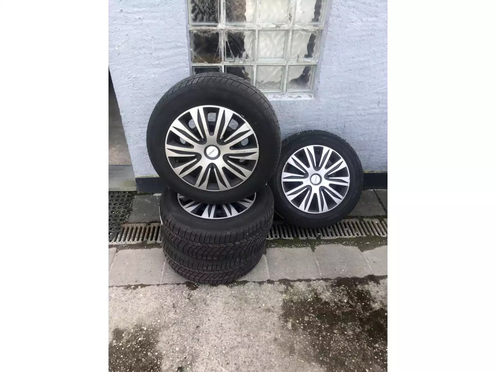 Jantes acier + Pneus hiver 16 205/60 R16 92H - Photo 1