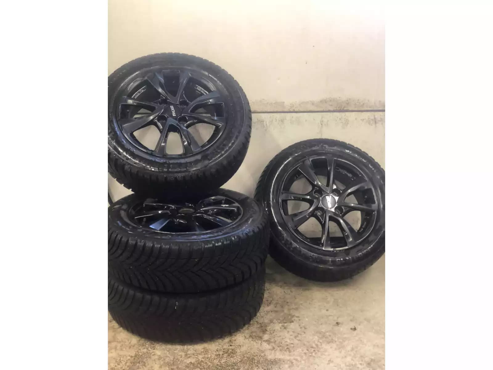 Jantes alu + Pneus hiver 15 195/60 R15 88T - Photo 1