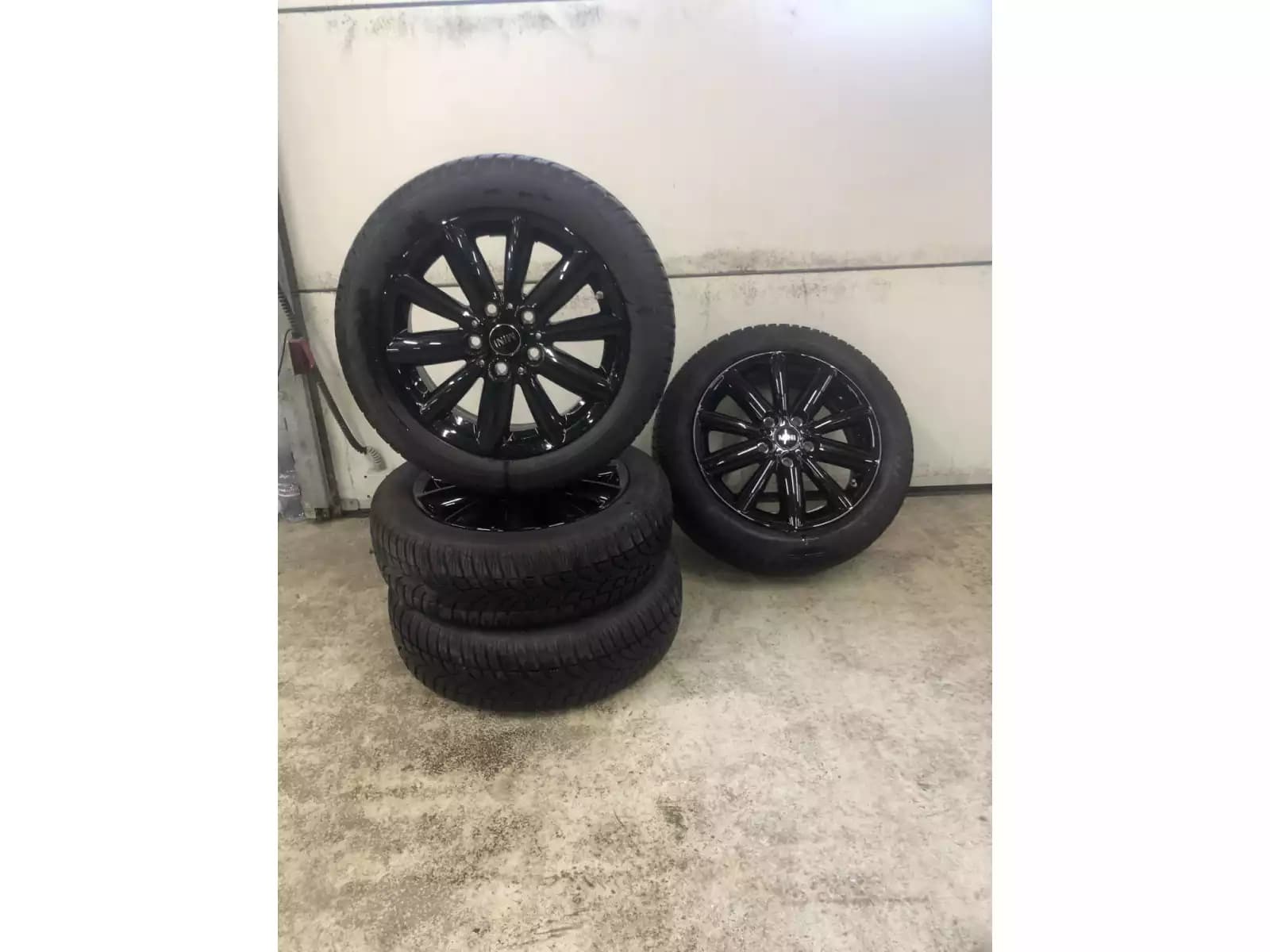 Jantes alu + Pneus hiver 16 175/60 R16 86H - Photo 1