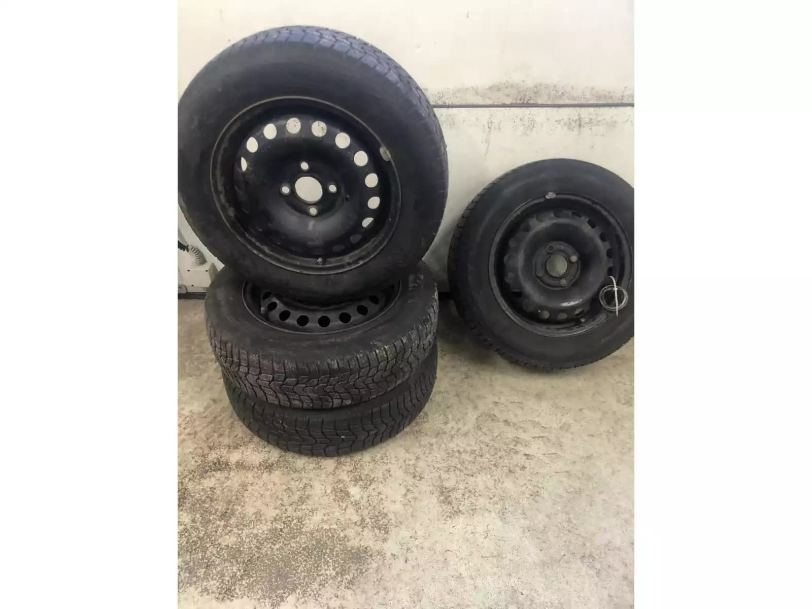 Jantes acier + Pneus hiver 14 165/70 R14 81T - Photo 1