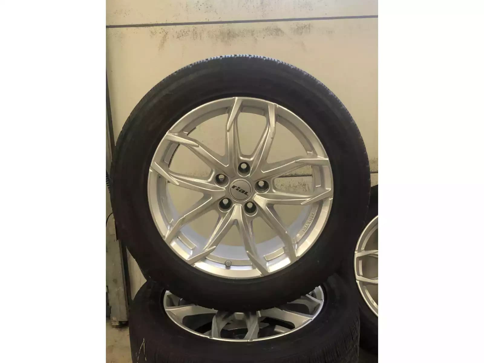 Jantes alu + Pneus hiver 17 225/55 R17 97H - Photo 1