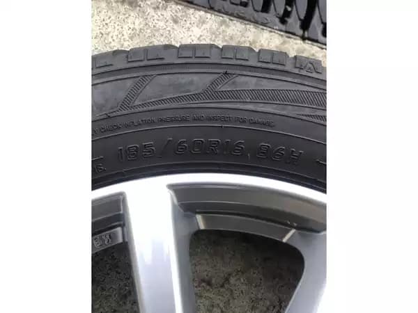 Jantes alu + Pneus hiver 16 185/60 R16 86H - Photo 3