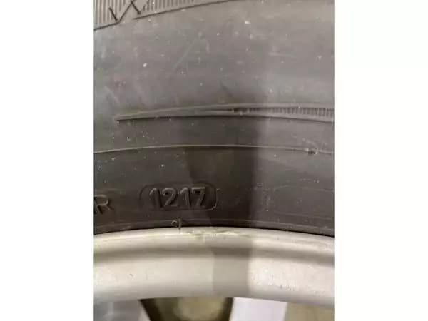 Jantes alu + Pneus hiver 17 235/65 R17 104H - Photo 2