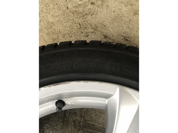 Jantes alu + Pneus hiver 17 225/45 R17 94V - Photo 3