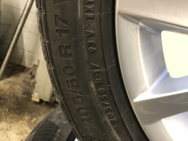 Jantes alu + Pneus hiver 17 205/50 R17 93V - Photo 3