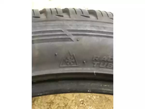 Pneus hiver 18 245/40 R18 97V - Photo 3