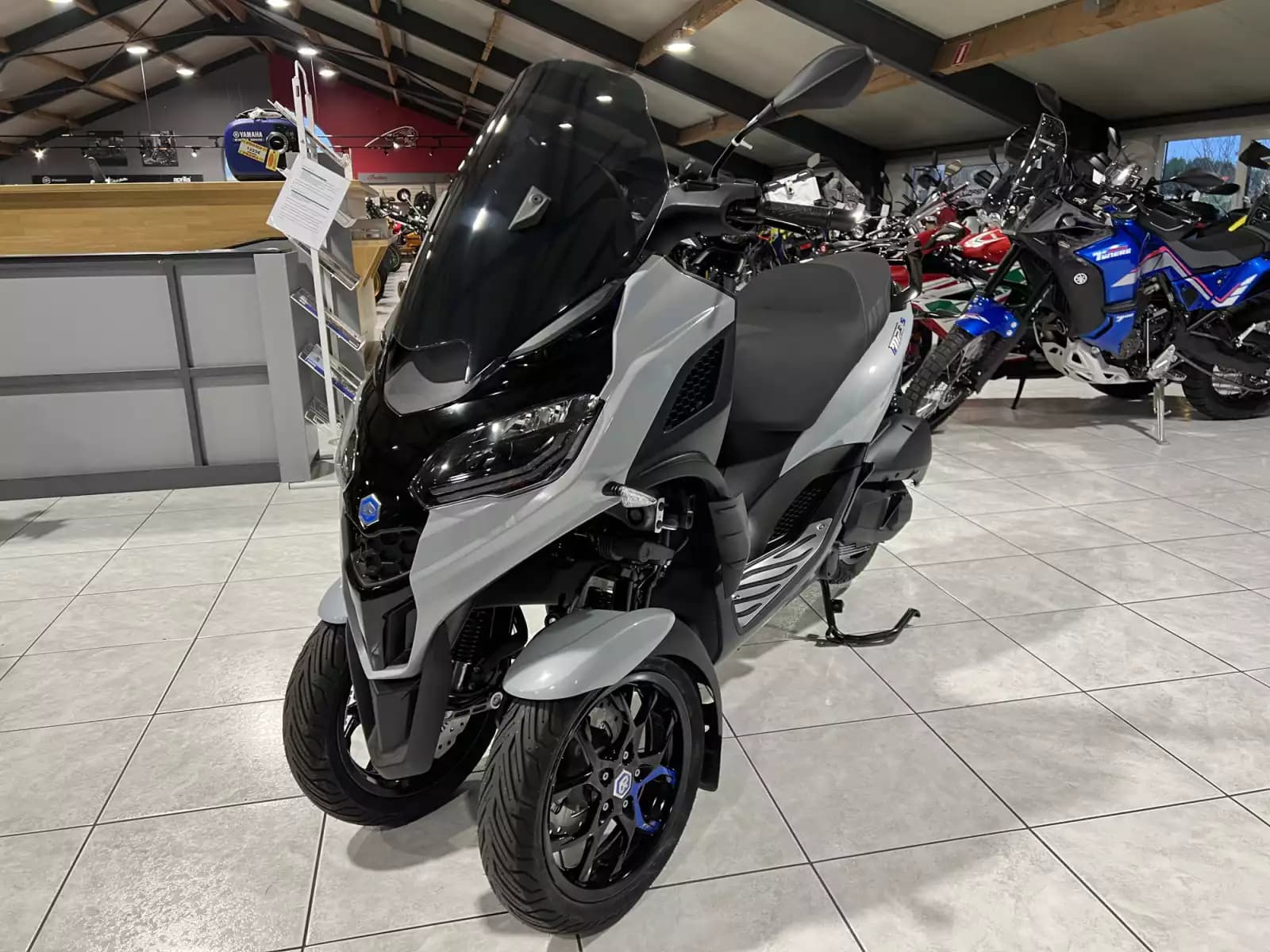 Piaggio MP3 310 SPORT - Photo 1