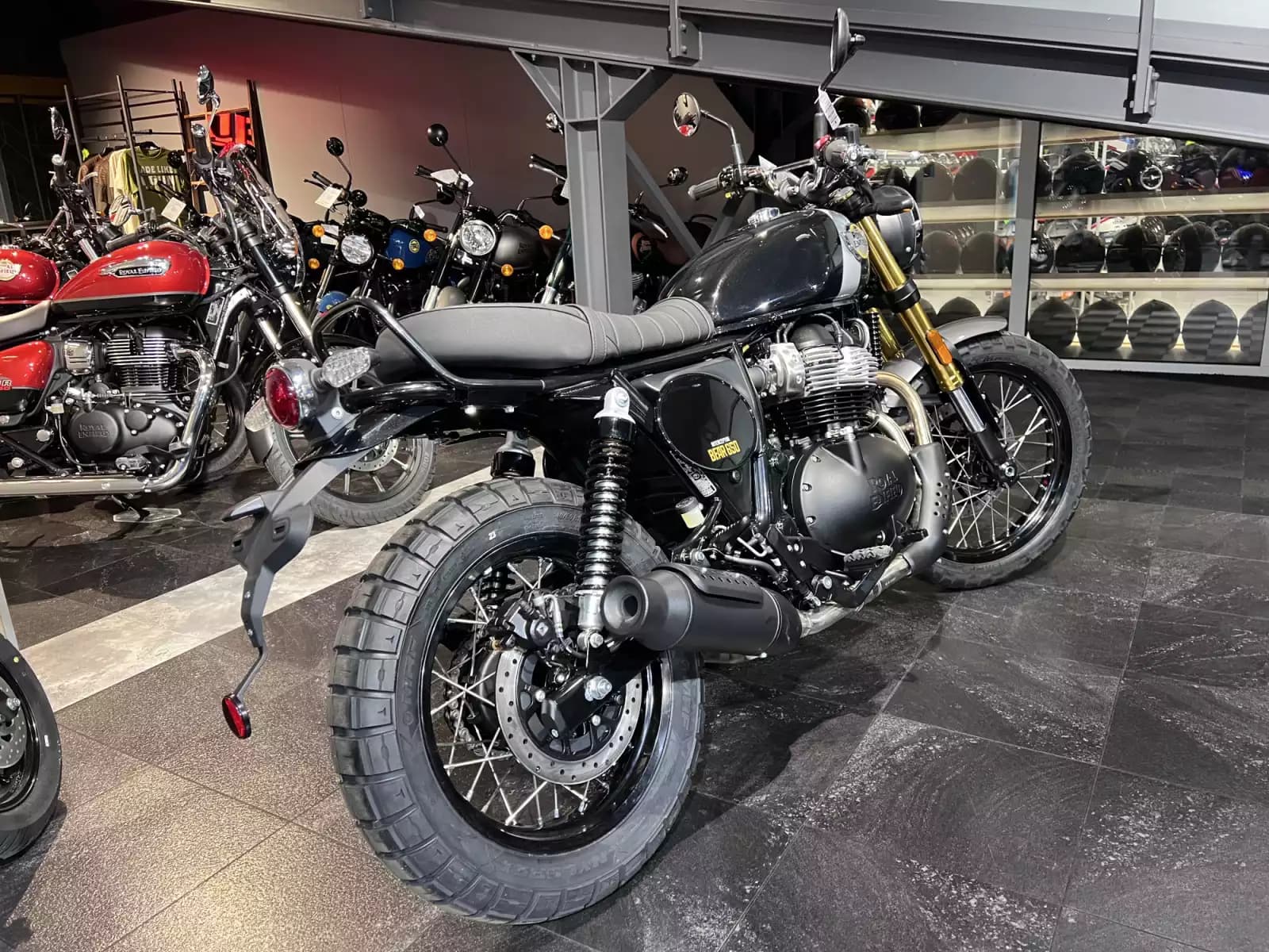 Royal Enfield Bear 650 Golden Shadow - Photo 1