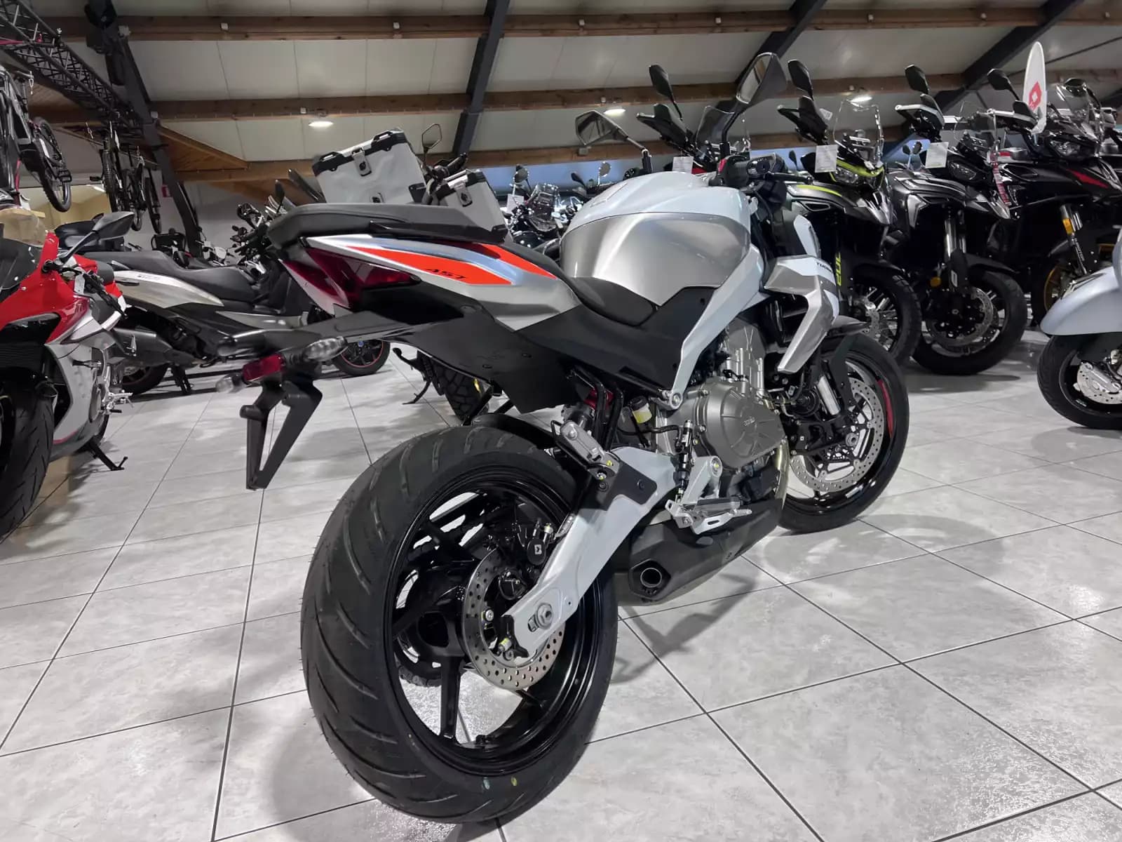 Aprilia TUONO 457 - Photo 1