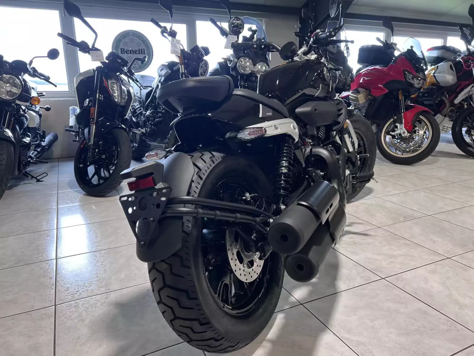 Benelli Leoncino BOBBER V-TWIN 400 - Photo 1