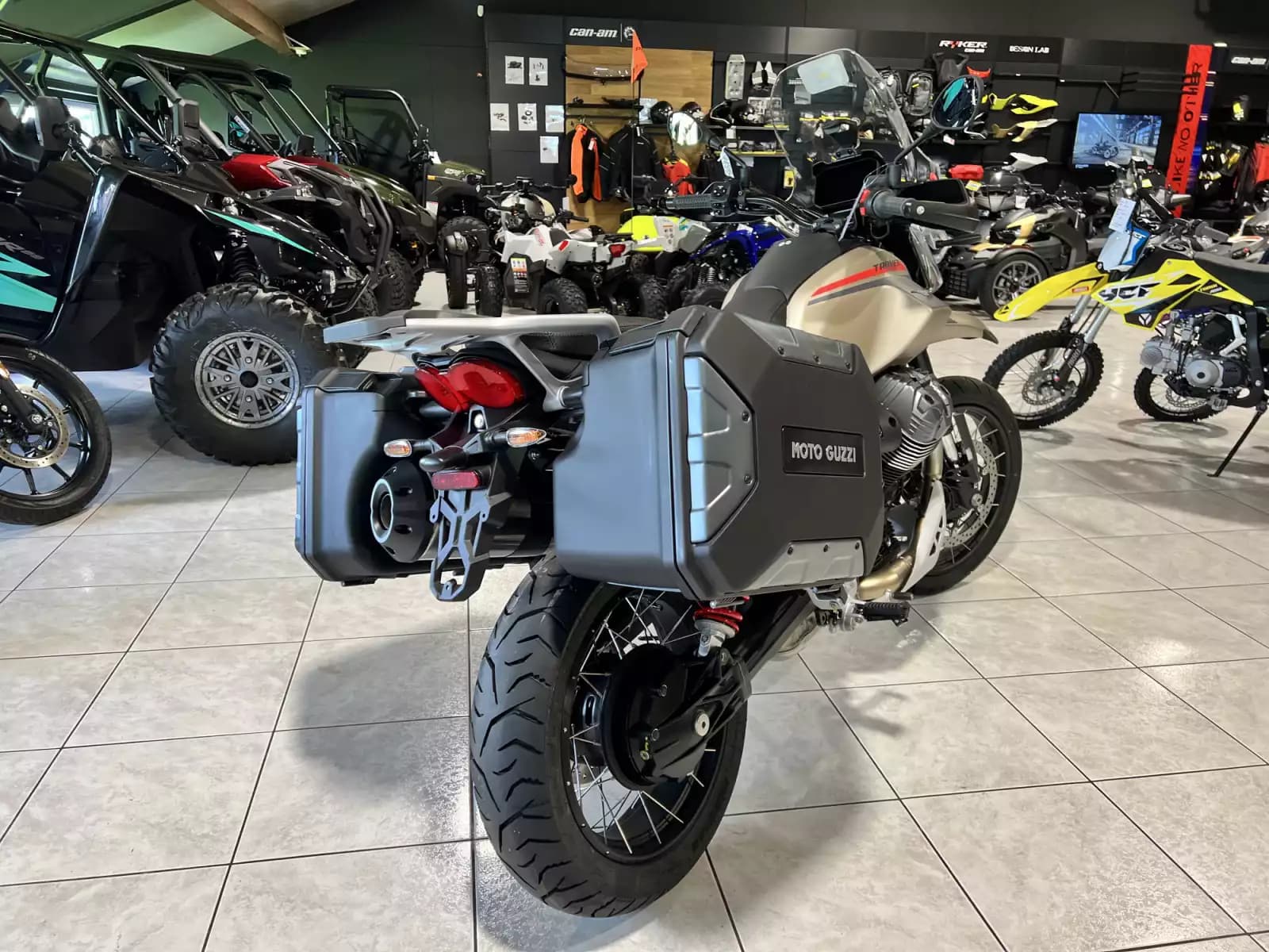 Moto Guzzi V 85 TT TRAVEL - Photo 1