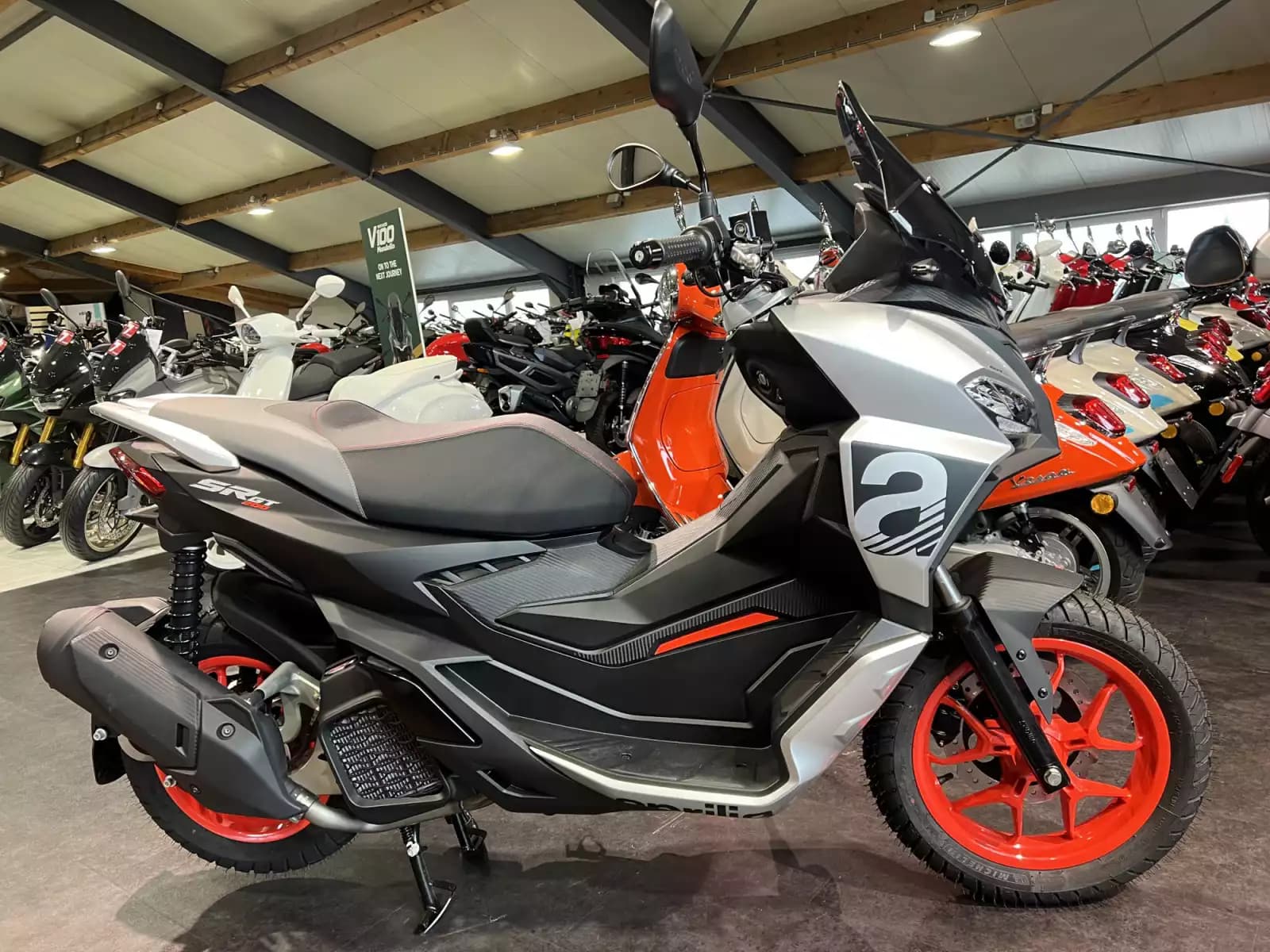 Aprilia SR 200 GT SPORT - Photo 1