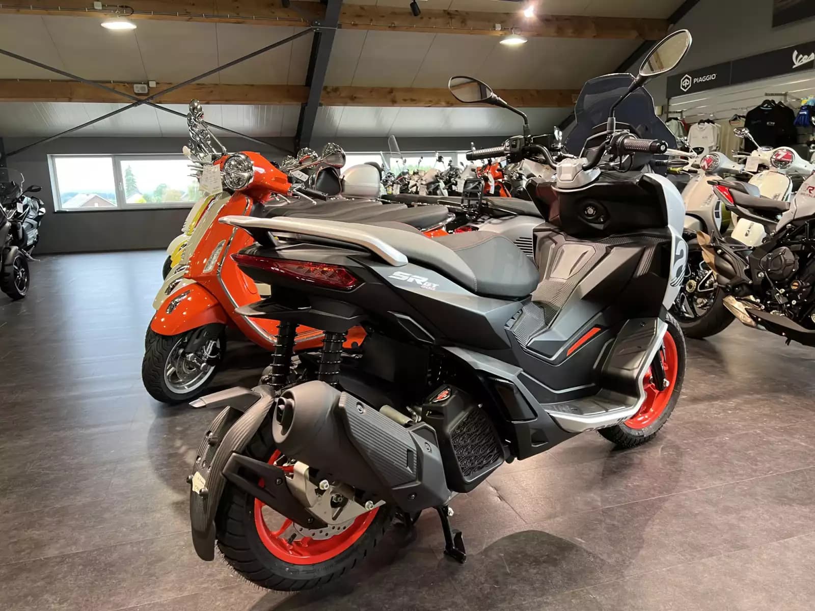 Aprilia SR 200 GT SPORT - Photo 1