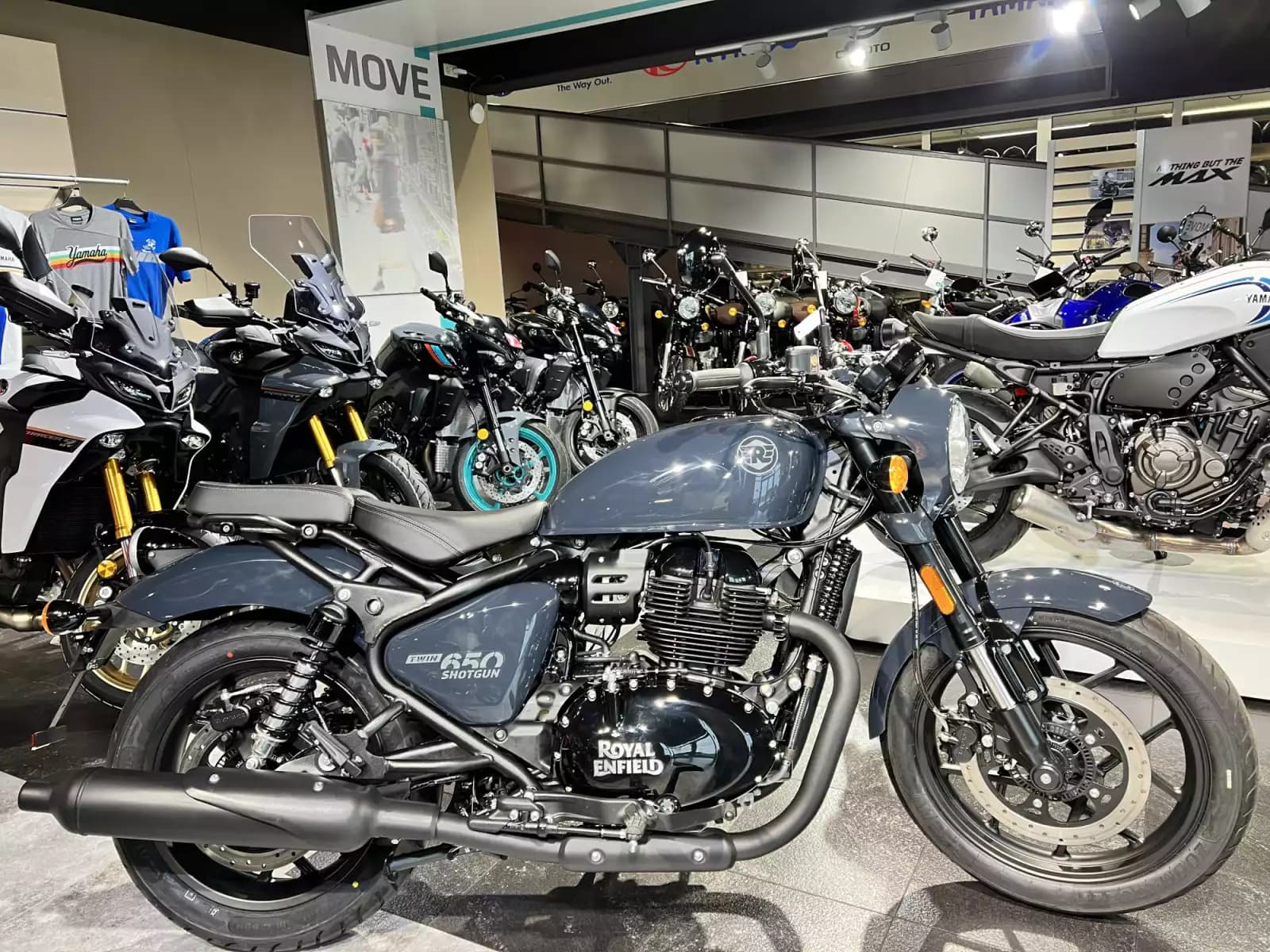 Royal Enfield Shotgun 650 sheetmetal grey - Photo 1
