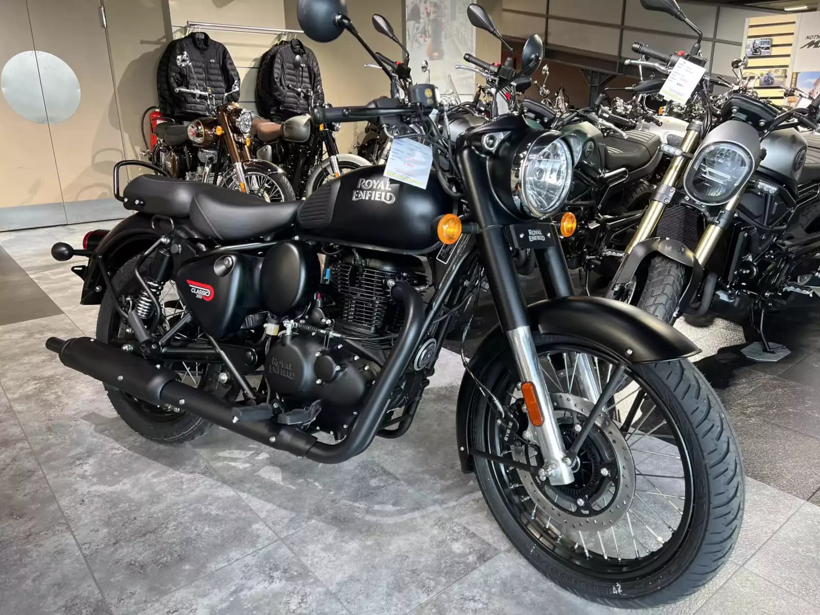 Royal Enfield Classic 350 Noir furtif foncé - Photo 1