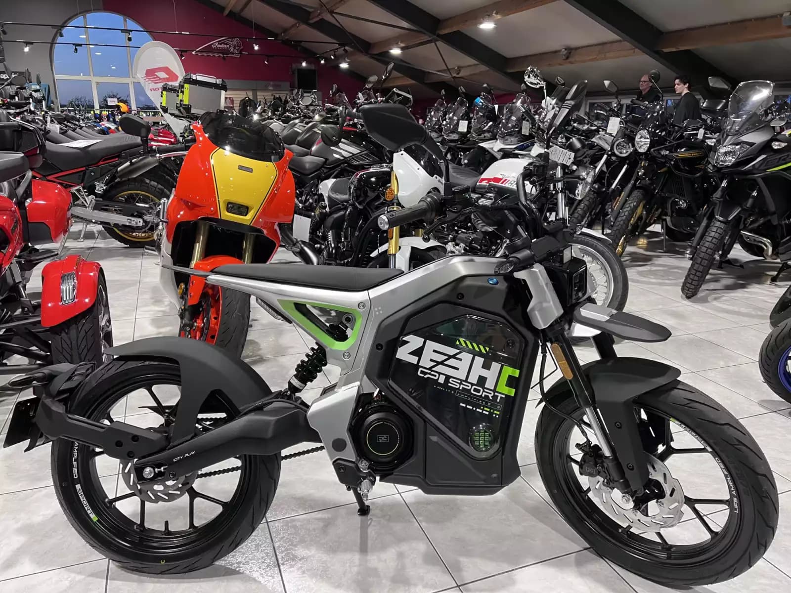 Zeeho C!ty Sport 3500 W ROAD autonomie  74 km  homologuée 45 Km/h. - Photo 1
