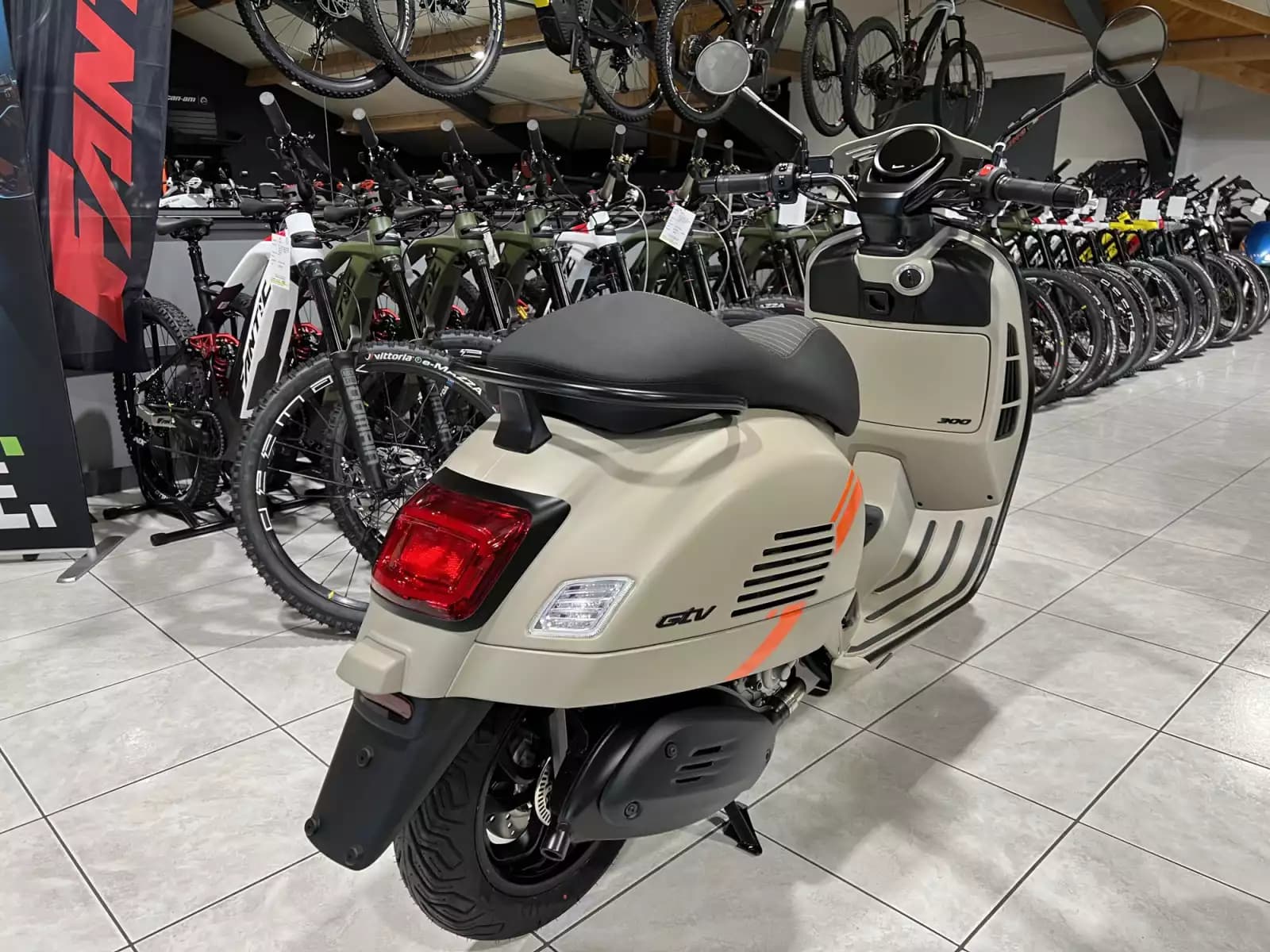 Vespa GTV 310 - Photo 1