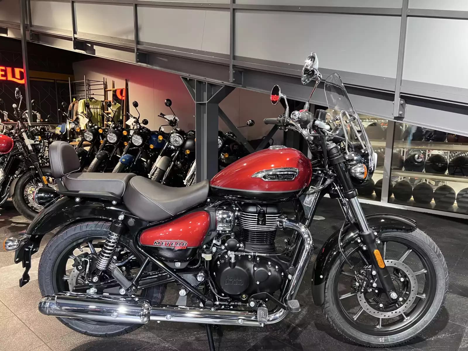 Royal Enfield Meteor 350 SUPERNOVA RED - Photo 1