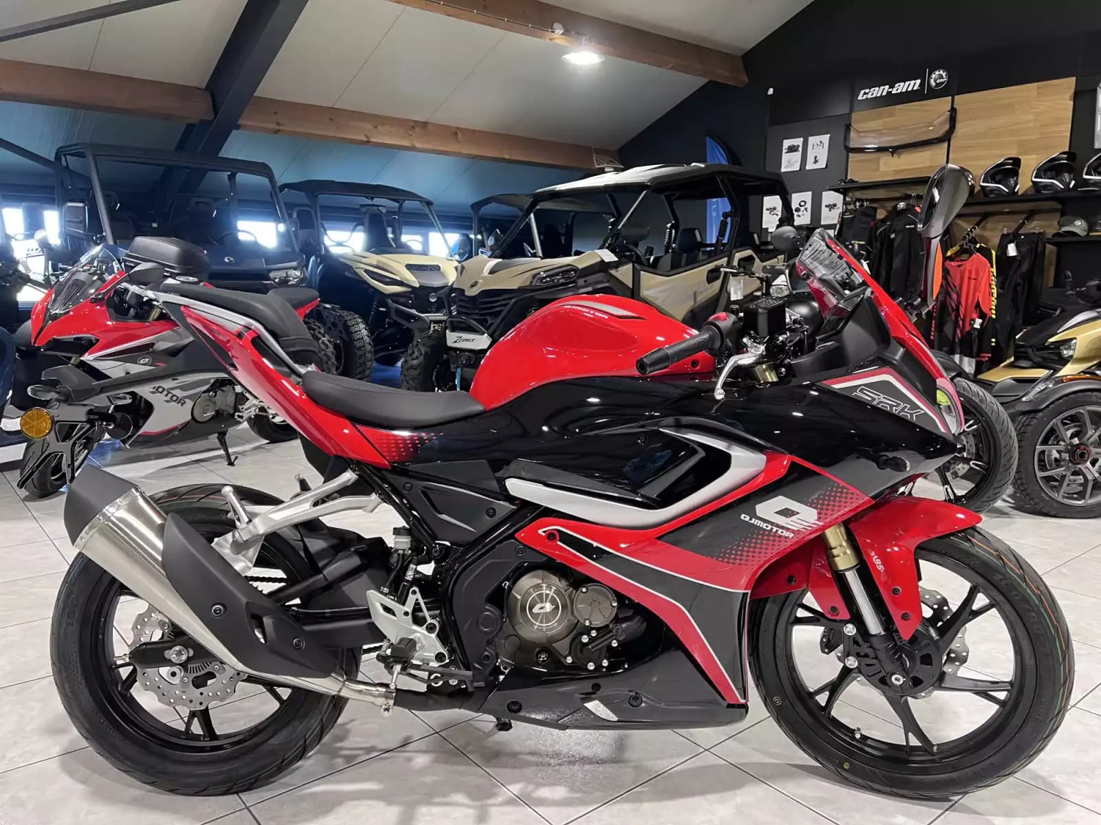 QJ Motor SRK 125 R - Photo 1