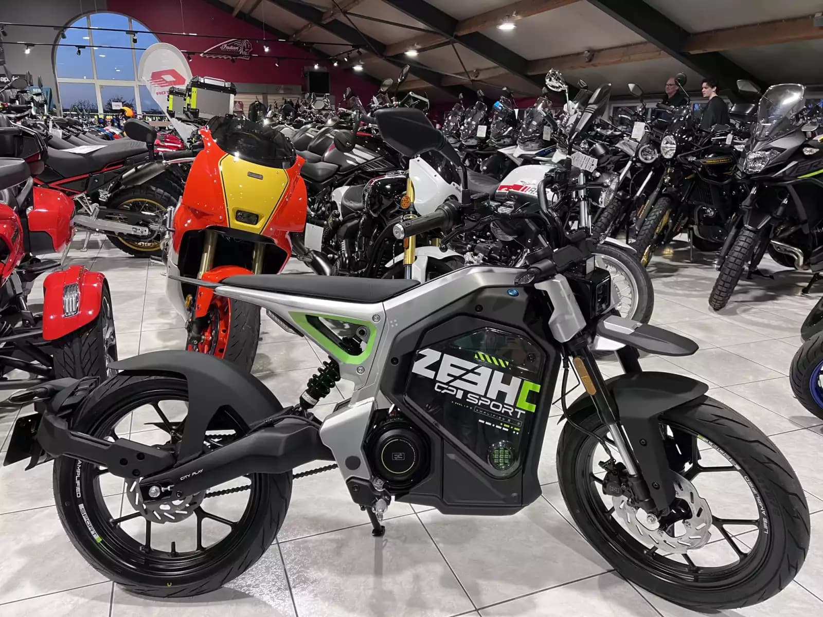 Zeeho C!ty Sport 3500 W ROAD autonomie  74 km  homologuée 45 Km/h. - Photo 1